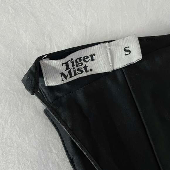 Tiger Mist Cowl Neck Backless Crop Top - Picture 6 of 7